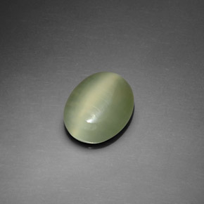 2.20캐럿 천연 그린 Actinolite Cat's Eye, 타원형 컷, 10×8 mm, 투명한