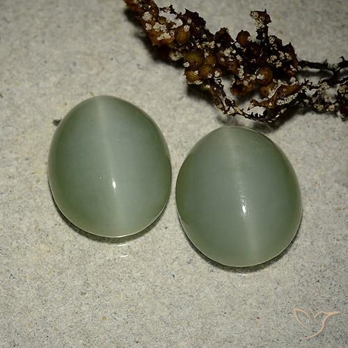 10.64캐럿 천연 미디엄 라이트 그린 Actinolite Cat's Eye 보석, 타원형 컷, 13.3×10.8 mm, 투명한
