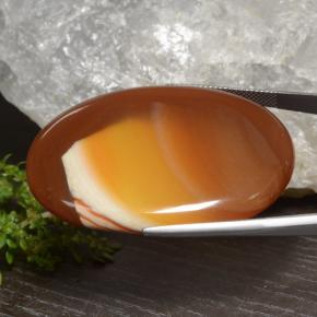 81.88캐럿 천연 멀티컬러 아게이트, 타원형 컷, 45.4×34.1 mm, 투명한