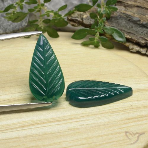 8.25캐럿 천연 중간 짙은 녹색 마노 보석, 팬시한, 투명한