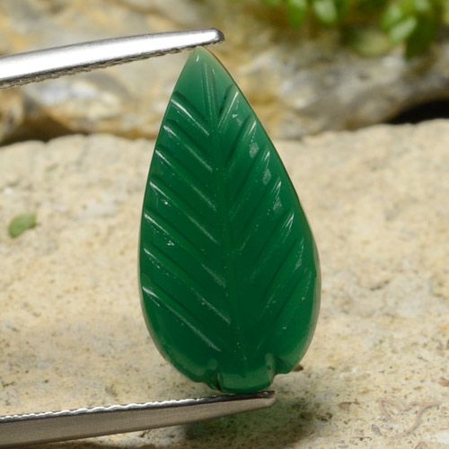 4.96ct 자연스러운 미디엄 그린 마노, 플라워 컷, 투명한