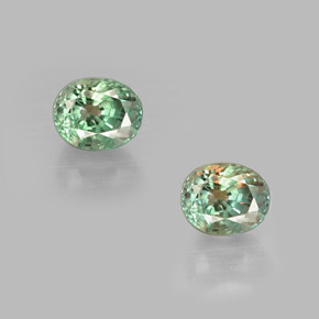 0.54캐럿 천연 그린/레드 알렉산드라이트, 타원형 컷, 4.6×3.8 mm, VVS-VS