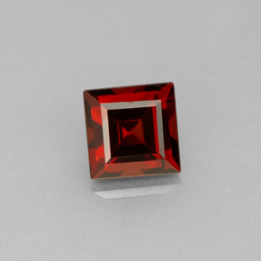 1.35캐럿 천연 딥 레드 알만딘 가넷, 스퀘어, 5.9×5.9 mm, VS