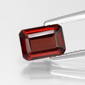 1.28캐럿 천연 딥 레드 알만딘 가넷, 에메랄드 컷, 7.2×5.2 mm, VS