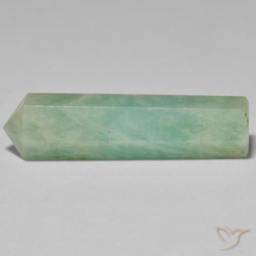 31.41캐럿 루즈 그린 아마조나이트, 마다가스카르산 연필 컷팅 38.1 x 10.6mm, Photo A