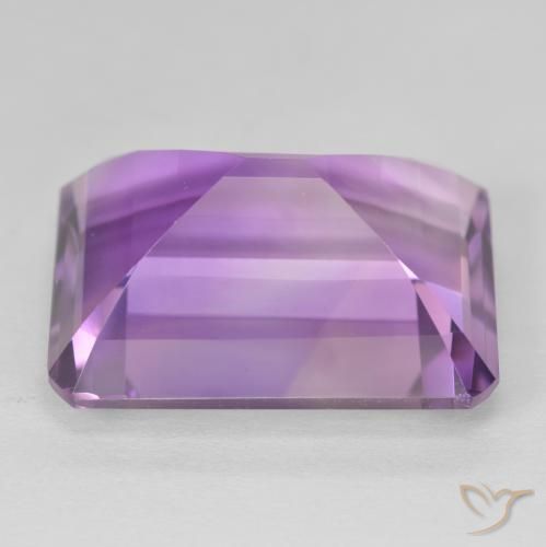 21.90캐럿 천연 Medium Light Purplish-Violet 자수정, 옥타곤 / 에메랄드 컷, VVS
