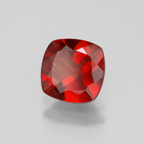 0.79캐럿 천연 레드 안데신 라브라도라이트, 쿠션 컷, 6.2×6.2 mm, VVS-VS