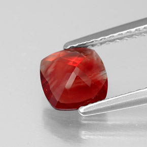 0.79캐럿 천연 레드 안데신 라브라도라이트, 쿠션 컷, 6.2×6.2 mm, VVS-VS