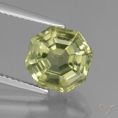 3.68ct 자연스러운 미디엄 그린 인회석, 에메랄드 컷, VS