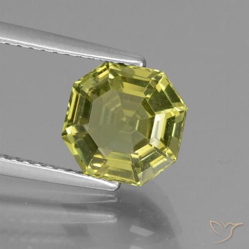 2.81ct 자연스러운 미디엄 옐로우 인회석, 에메랄드 컷, VS