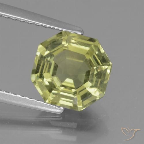 2.47ct 자연스러운 연두색 인회석, 에메랄드 컷, VS