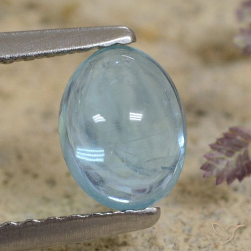 0.84ct 자연스러운 연한 청록색 인회석, 타원형, 투명한