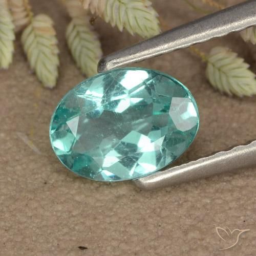 0.70ct 자연스러운 중간 청록색 인회석, 타원형, VS