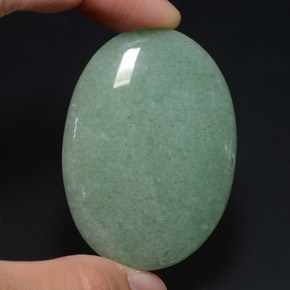 102.50캐럿 천연 그린 아벤츄린, 타원형 컷, 48.9×35.1 mm, 불투명체