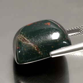26.05캐럿 천연 점박이 그린 블러드스톤, 쿠션 컷, 18.7×15.8 mm, 불투명체