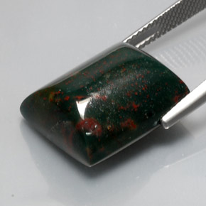 18.65캐럿 천연 점박이 그린 블러드스톤, 바게트, 17.2×15.2 mm, 불투명체
