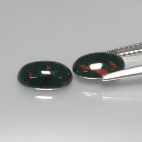 캐럿 천연 더럽혀진 녹색 혈석 보석, 타원형 컷, 불투명체