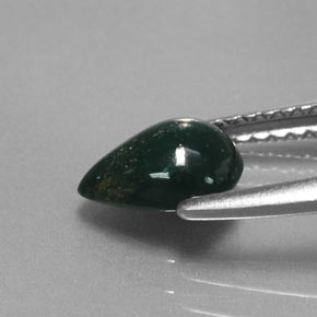 0.70캐럿 천연 점박이 그린 블러드스톤, 배 모양, 7.5×5.6 mm, 불투명체