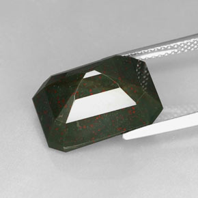 8.69캐럿 천연 더럽혀진 녹색 혈석, 에메랄드 컷, 불투명체