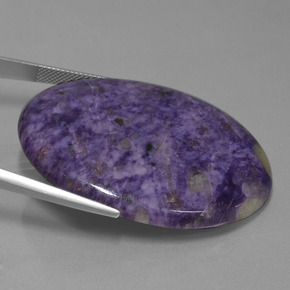 83.59캐럿 천연 모브 바이올렛 차로아이트, 타원형 컷, 45.4×34.1 mm, 불투명체