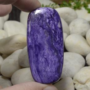 43.82캐럿 천연 인텐스 바이올렛 차로아이트, 쿠션 컷, 46.6×22.5 mm, 불투명체