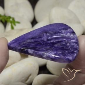 44.12캐럿 천연 푸르스름한 바이올렛 차로아이트, 배 모양, 39.6×31.2 mm, 불투명체