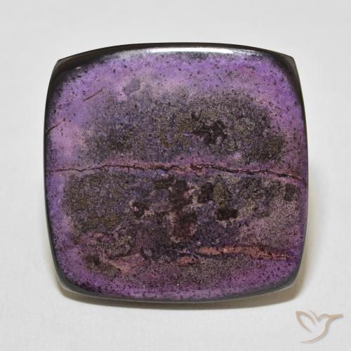 33.21ct 자연스러운 딥 바이올렛 차로아이트, 방석, 불투명체