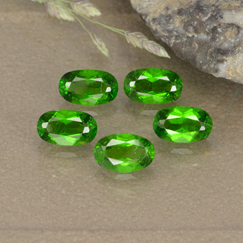 1.37캐럿 천연 미디엄 그린 크롬 디옵사이드 보석, 타원형 컷, 4.9×3 mm, VS