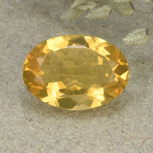 4.68ct 자연스러운 미디엄 라이트 골든 황수정, 타원형, VVS-VS