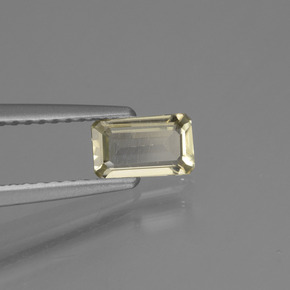 0.46캐럿 천연 옐로우 베이지 컬러체인지 디아스포어, 에메랄드 컷, 6.3×3.8 mm, VVS-VS