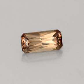 0.76캐럿 천연 녹갈색에서 레드핑크 컬러체인지 가넷, 에메랄드 컷, 7×3.5 mm, VS