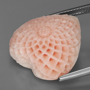 22.67캐럿 천연 화이트 살몬 산호, 하트 모양, 20.1×19.8 mm, 불투명체