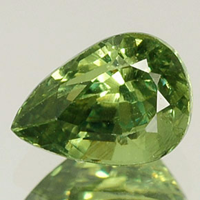 0.76캐럿 천연 그린 데만토이드 가넷, 배 모양, 6.1×4.3 mm, VS-SI
