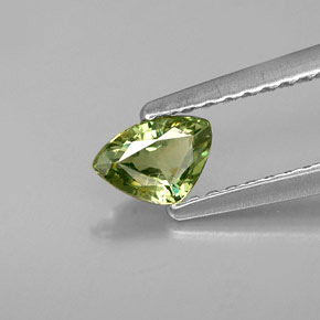 0.31캐럿 천연 골든 그린 데만토이드 가넷, 트릴리언, 5.6×3.9 mm, VS