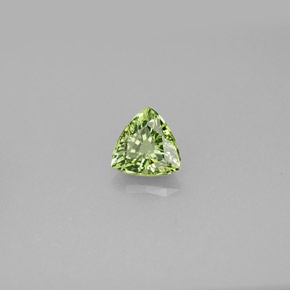 0.77캐럿 천연 골든 그린 데만토이드 가넷, 트릴리언, 5.6×5.5 mm, VS