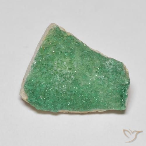6.88ct 자연스러운 미디엄 그린 드루지 바리사이트, 팬시한, 불투명체