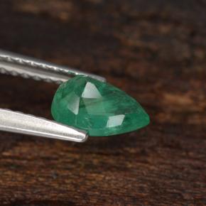 0.69캐럿 천연 그린 에메랄드, 배 모양, 7.1×5.1 mm, I1