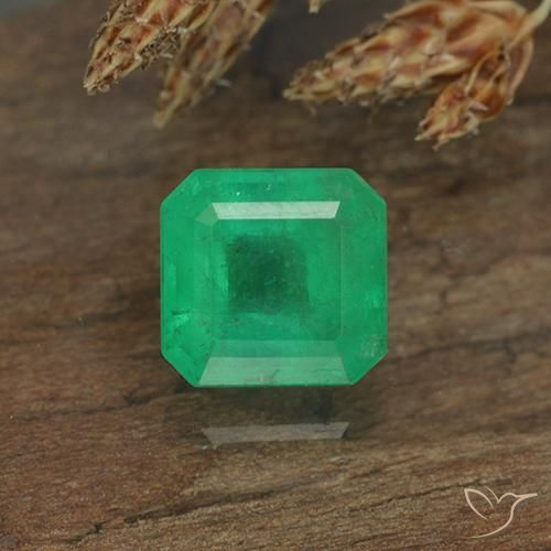 0.84ct 자연스러운 미디엄 그린 에메랄드, 에메랄드 컷, VS-SI