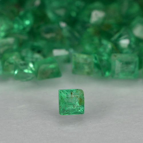 2.06캐럿 천연 따뜻한 녹색 에메랄드 보석, 스퀘어, 1.3×1.2 mm, SI