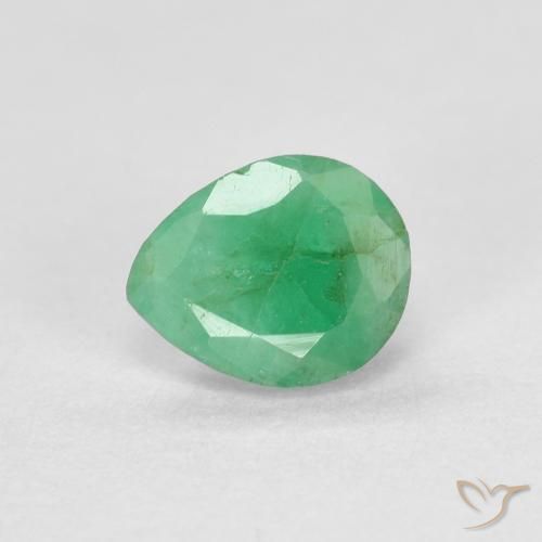 0.41ct 자연스러운 미디엄 그린 에메랄드, 배 모양, SI