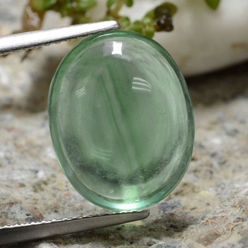 8.74ct 자연스러운 라이트 쿨 그린 형석, 타원형, 투명한