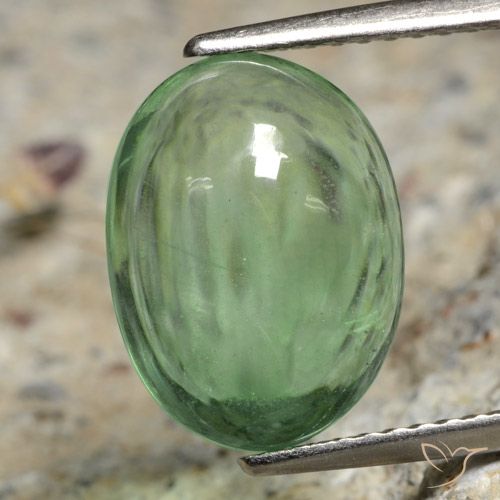5.07ct 자연스러운 미디엄 그린 형석, 타원형, 투명한