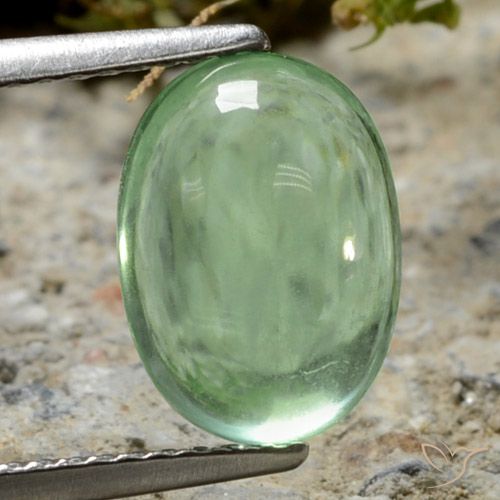 3.56ct 자연스러운 미디엄 그린 형석, 타원형, 투명한