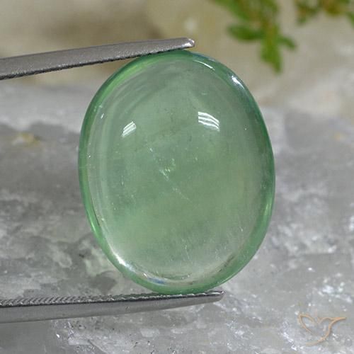 24.65ct 자연스러운 연한 초록색 형석, 타원형, 투명한