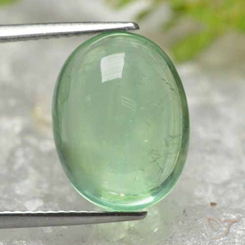 8.59ct 자연스러운 연한 초록색 형석, 타원형, 투명한