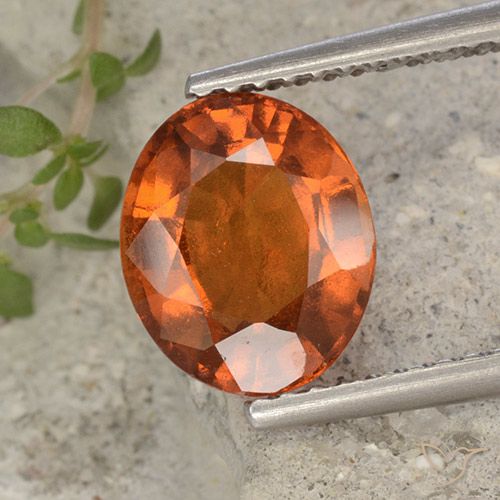 2.40ct 자연스러운 미디엄 오렌지 헤소나이트 가넷, 타원형, VS