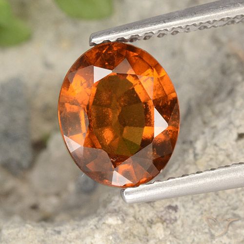 2.07ct 자연스러운 미디엄 다크 오렌지 헤소나이트 가넷, 타원형, VS-SI