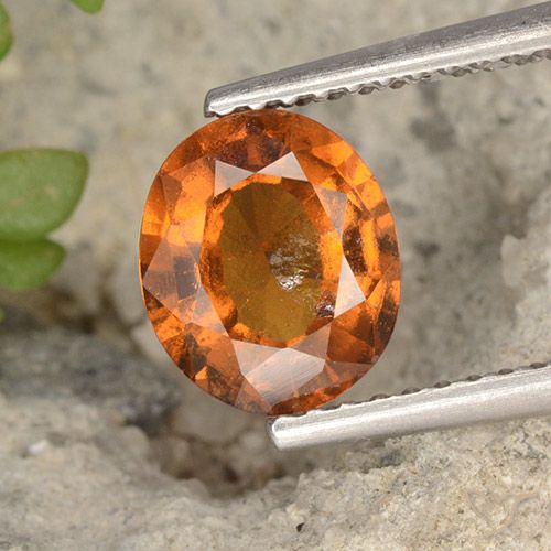 1.81ct 자연스러운 미디엄 다크 오렌지 헤소나이트 가넷, 타원형, VS