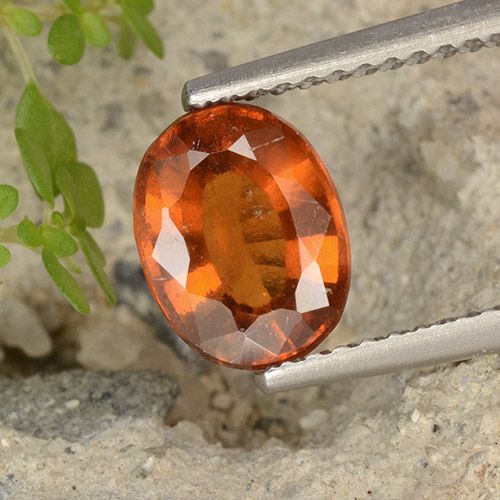 1.97ct 자연스러운 미디엄 다크 오렌지 헤소나이트 가넷, 타원형, VS-SI