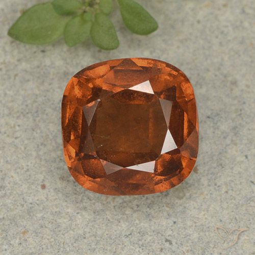 1.86ct 자연스러운 앰버 오렌지 헤소나이트 가넷, 방석, VS